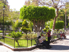Jardín with people